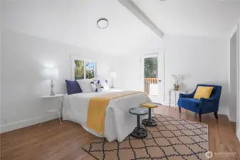 Upper Level Junior Suite w/Private Deck