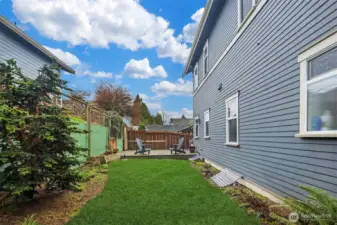 Fenced rear yard
