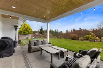 You won't get wet when you BBQ on rainy days!