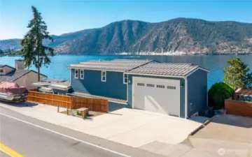 Plenty of parking - including re-enforced parking pad for RV