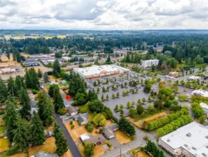 Near shopping, restaurants I5 and more