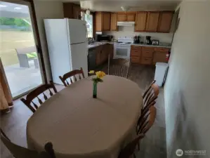 Dining/kitchen