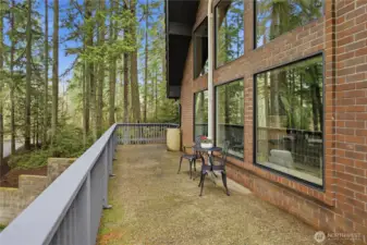 Flowing full length deck