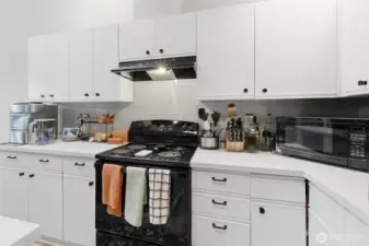 Updated kitchen and appliances.