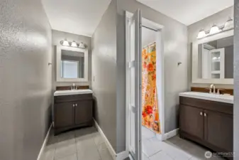 Upstairs full bath, 2 sinks with separate toilet and shower room