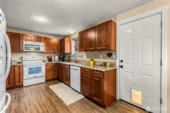 kitchen-all appliances included