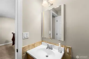 primary 1/2 bath