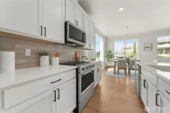 Photographs are for illustrative purposes only. Features, finishes, interior/exterior colors, landscaping and floorplan shown may vary from actual homes built.