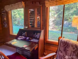 Two more nice big wood wrapped windows in the living room with views to the backyard/woods.