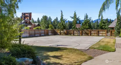 Roslyn Ridge Basketball Court