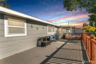 Entertaining is a breeze on this deck!