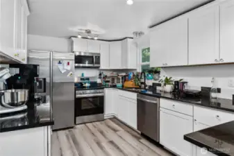 Move-in ready all new kitchen!