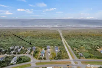 Close proximity to beach access road.  An easy 10 minute walk.  Also, located close to town for easy access to shopping, restaurants & fun.