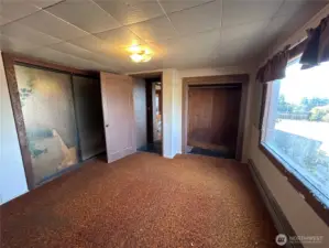 2nd Bedroom - Door to living area