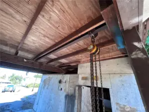 Hoist in the carport
