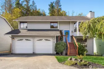 Well kept home on quite cul-de-sac backing a lush greenbelt space