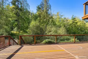 Huge west facing deck