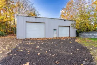 2000 Square Foot Commercial Grade Garage with Heated, Plumbed, electricty with Hoist.