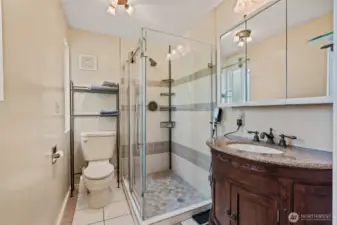 Primary suite 3/4 bath
