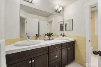Upper level main full bathroom