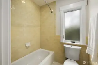 Upper level main full bathroom