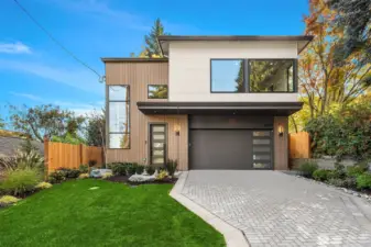 MN Custom Homes releases a transitional design in the heart of Maple Leaf