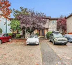 Front of Building. Photographer only took the front.