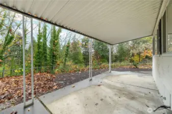 Covered back Porch w/ Hot tub hookups