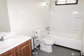 Full bath located conveniently in hallway between all bedrooms and living space. *Photo is from prior to current tenancy, home is fairly cluttered currently*