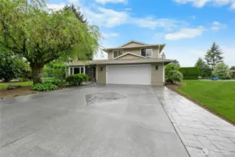 ~Welcome to this Pristine Home in Sought After Lake Tapps Neighborhood~