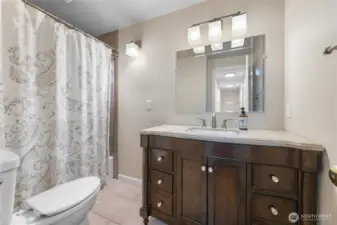 ~Guest Full Bathroom~