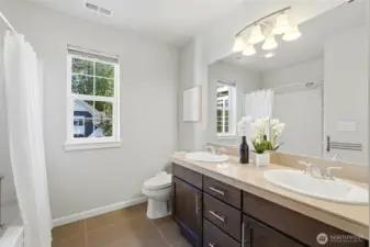 Well-appointed Full Bath