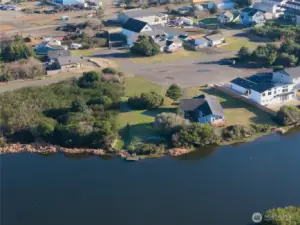 Beautiful level building lot on Lake Minard. Versitile property is zoned for single family, duplex or tri-plex. Complete with a dock, firepit, water and electric. Access to 23 miles of interconnected fresh water canals and Duck Lake.