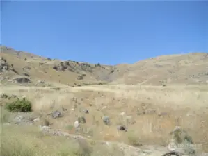 View North;  80 South's Southern line approx. canyon rim to rim, left to right just below dark rocks, center-left.  80 North's Northern line is up canyon, rim to rim just below large, dark basaltic rock on horizon.