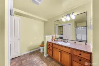 Large vanity with great storage