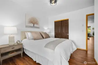 Large primary bedroom.