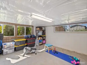 Large 837sqft unfinished Basement - bring your creativity and make this space exactly what you want and need.