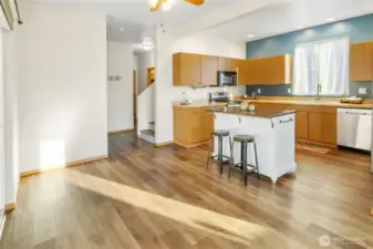 Kitchen w-dining area
