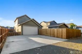 Extended driveway with alley entrance