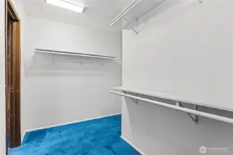 Walk-in closet for your seasonal wardrobe