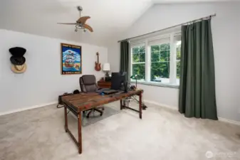 Oversized bonus room offers vaulted ceilings & plenty of space for the home theater or game room.