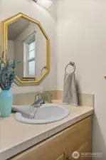 1/2 bathroom (2nd floor)