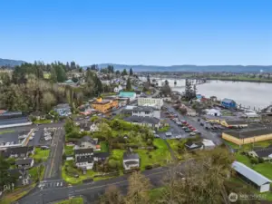 Charming riverside location with amenities galore!