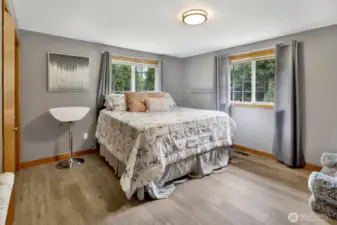 2nd upper bedroom