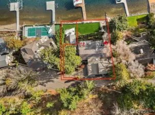 **These property lines are not exact** They are only to help visualize the 2 parcels. The Main House has 70 ft of waterfront, and the Beach Cottage has 30 ft.