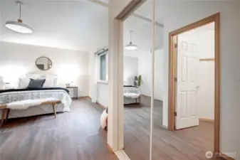 and an adjacent mirrored-closet too!