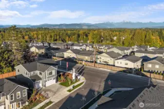 Photographs are for illustrative purposes only. Features, finishes, interior/exterior colors, landscaping and floorplan shown may vary from actual homes built.