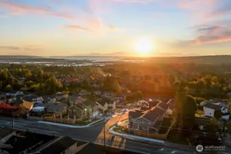 Photographs are for illustrative purposes only. Features, finishes, interior/exterior colors, landscaping and floorplan shown may vary from actual homes built.