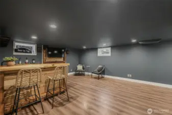Finished basement with wet bar