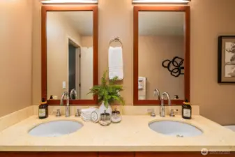 Dual vanity in the primary bath